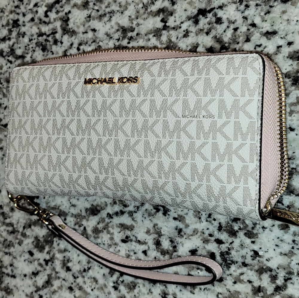 Michael Kors White Wristlet Wallet